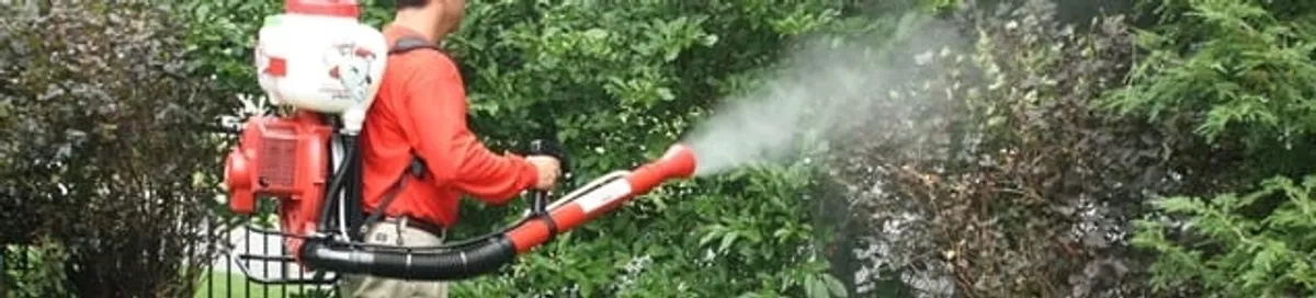 Mosquito control technician fogging shrubs and landscaping for mosquito treatment in San Jose, CA